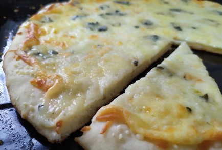 Фото шага рецепта Пицца 4 сыра 191056 шаг 12  