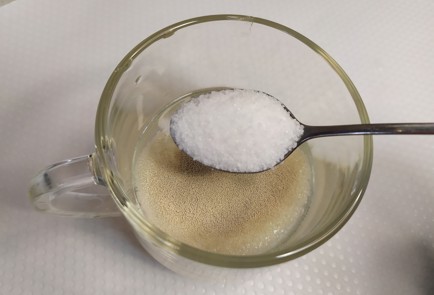 Фото шага рецепта Пицца 4 сыра 191056 шаг 2  