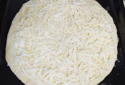 Фото шага рецепта Пицца 4 сыра 191056 шаг 7  