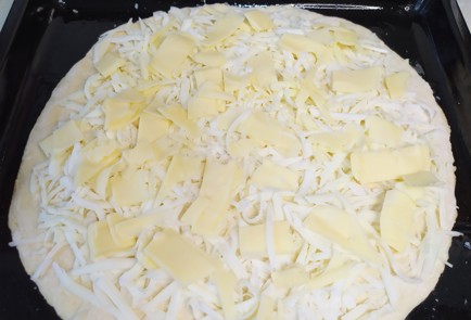 Фото шага рецепта Пицца 4 сыра 191056 шаг 8  