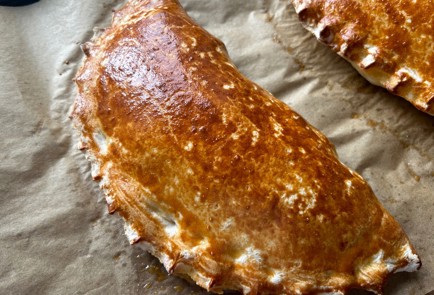 Фото шага рецепта Пицца кальцоне 186532 шаг 21  