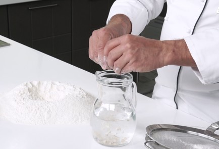 Фото шага рецепта Пицца Маргарита в духовке 151599 шаг 1  