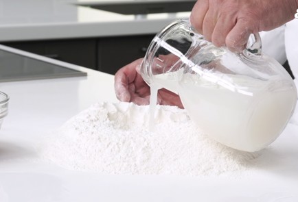 Фото шага рецепта Пицца Маргарита в духовке 151599 шаг 2  