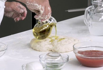 Фото шага рецепта Пицца Маргарита в духовке 151599 шаг 3  