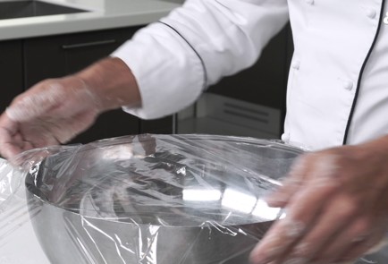 Фото шага рецепта Пицца Маргарита в духовке 151599 шаг 4  