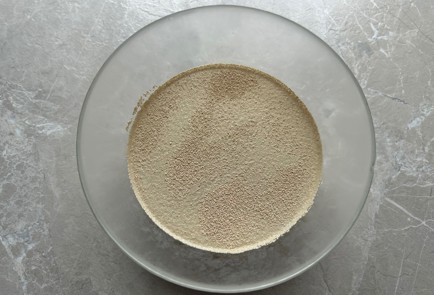 Фото шага рецепта Пицца подомашнему на дрожжевом тесте 189380 шаг 2  