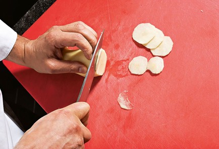 Фото шага рецепта Пицца с сыром и грушей 42416 шаг 6  