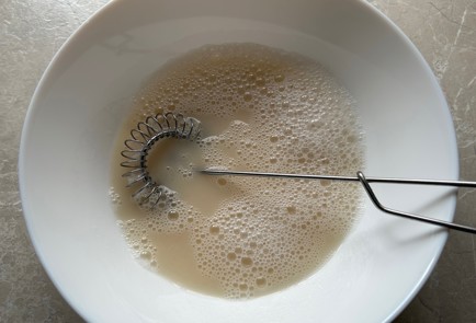 Фото шага рецепта Пицца с сосисками 174266 шаг 3