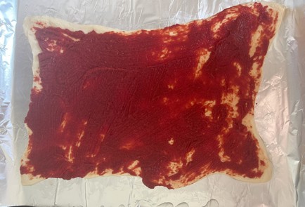 Фото шага рецепта Пицца с томатами грибами и моцареллой 186515 шаг 2  