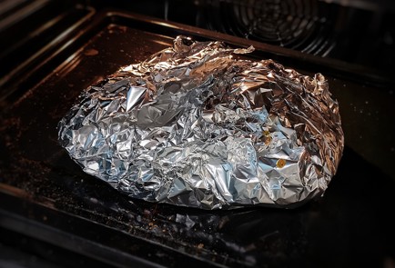 Фото шага рецепта Пикантная грудка индейки запеченная в фольге 152858 шаг 9  