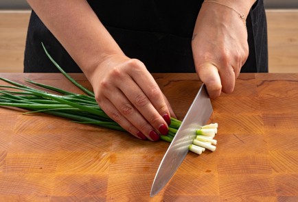 Фото шага рецепта Пикантная заправка для салата с помидорами 174038 шаг 3  