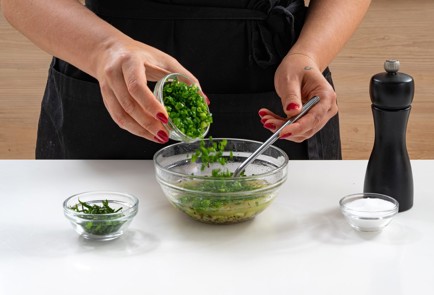 Фото шага рецепта Пикантная заправка для салата с помидорами 174038 шаг 8  