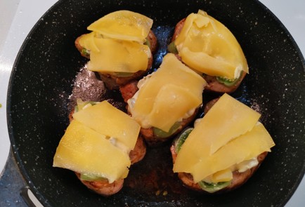 Фото шага рецепта Пикантные медальоны из свиной вырезки 175646 шаг 13  