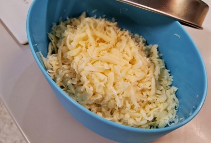 Фото шага рецепта Пикантные сырные чипсы 140717 шаг 1  