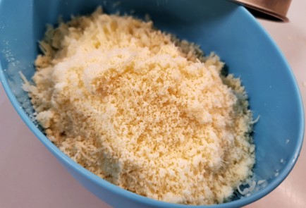 Фото шага рецепта Пикантные сырные чипсы 140717 шаг 2  