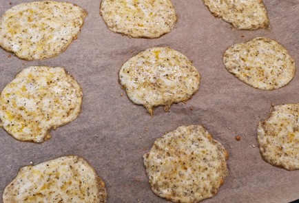 Фото шага рецепта Пикантные сырные чипсы 140717 шаг 6  