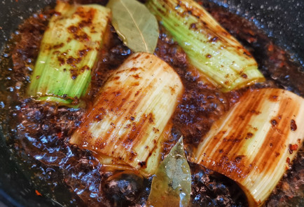 Фото шага рецепта Пикантный лукпорей в сметане и бальзамическом креме 151597 шаг 8  