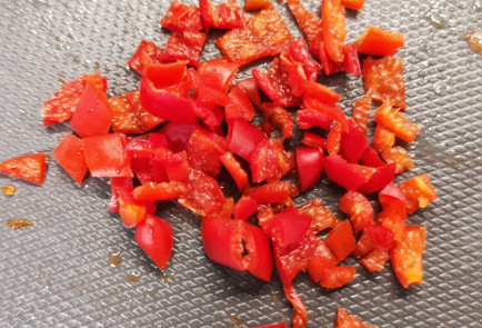 Фото шага рецепта Пикантный скрэмбл с помидорами и сыром 151509 шаг 16