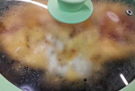 Фото шага рецепта Пикантный скрэмбл с помидорами и сыром 151509 шаг 24