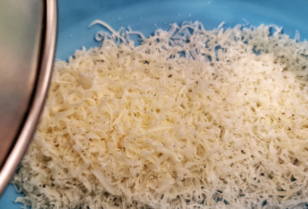 Фото шага рецепта Пикантный скрэмбл с помидорами и сыром 151509 шаг 25