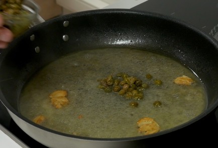 Фото шага рецепта Куриные грудки пикката 150985 шаг 7  