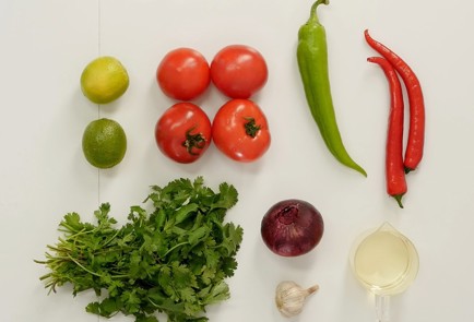 Фото шага рецепта Мексиканская сальса пикодегальо 93284 шаг 1  