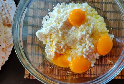 Фото шага рецепта Пирог из лаваша с сыром и творогом 174531 шаг 6  