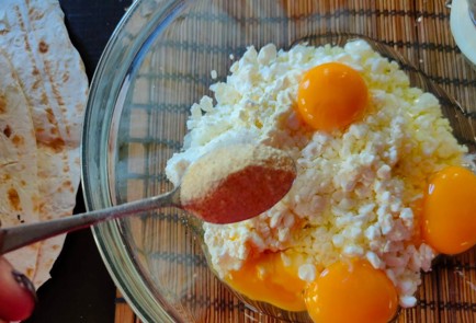 Фото шага рецепта Пирог из лаваша с сыром и творогом 174531 шаг 8  