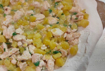 Фото шага рецепта Пирог из слоеного теста с курицей и картофелем 188916 шаг 17  