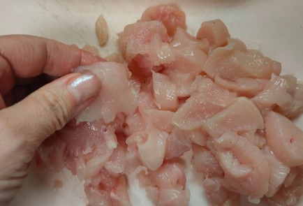 Фото шага рецепта Пирог из слоеного теста с курицей и картофелем 188916 шаг 2  