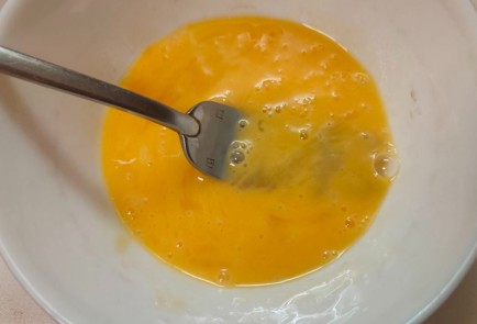 Фото шага рецепта Пирог из слоеного теста с курицей и картофелем 188916 шаг 21  