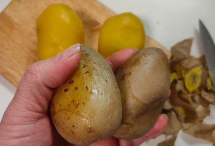 Фото шага рецепта Пирог из слоеного теста с курицей и картофелем 188916 шаг 6  