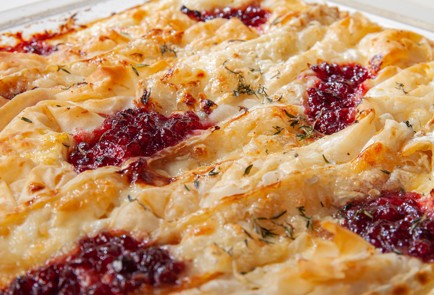 Фото шага рецепта Пирог из теста фило с сыром бри 173701 шаг 10  