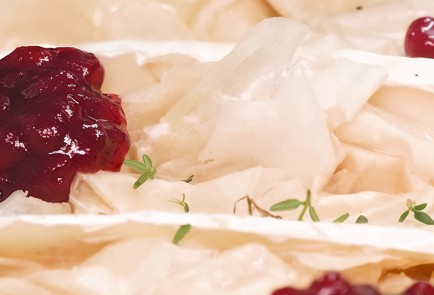 Фото шага рецепта Пирог из теста фило с сыром бри 173701 шаг 9  