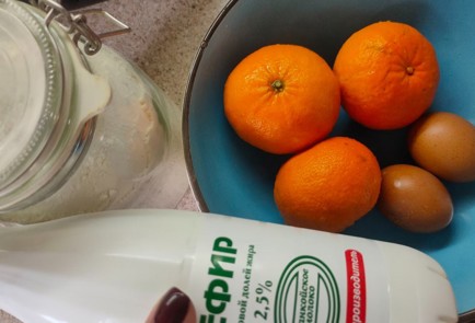 Фото шага рецепта Пирог на кефире с мандаринами и цукатами 188230 шаг 1