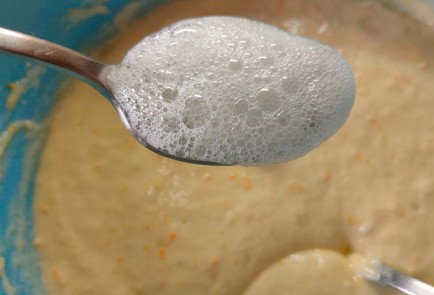 Фото шага рецепта Пирог на кефире с мандаринами и цукатами 188230 шаг 12