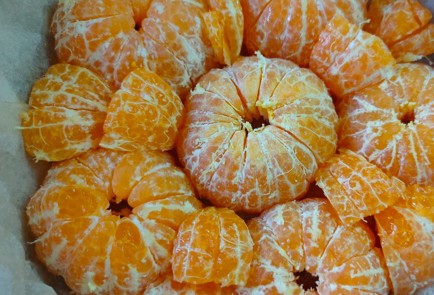 Фото шага рецепта Пирог на кефире с мандаринами и цукатами 188230 шаг 18