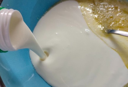 Фото шага рецепта Пирог на кефире с мандаринами и цукатами 188230 шаг 5