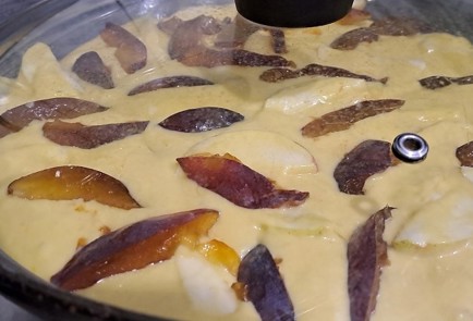 Фото шага рецепта Фруктовый пирог на сковороде 190631 шаг 12  