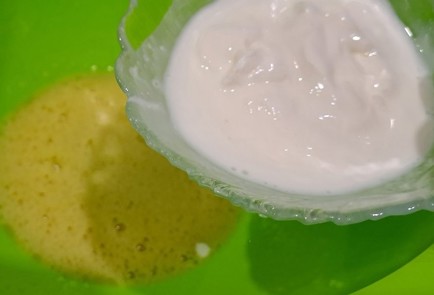 Фото шага рецепта Фруктовый пирог на сковороде 190631 шаг 4  