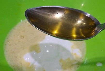 Фото шага рецепта Фруктовый пирог на сковороде 190631 шаг 5  