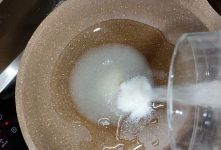 Фото шага рецепта Пирогперевертыш с персиками карамелью и корицей 174243 шаг 10