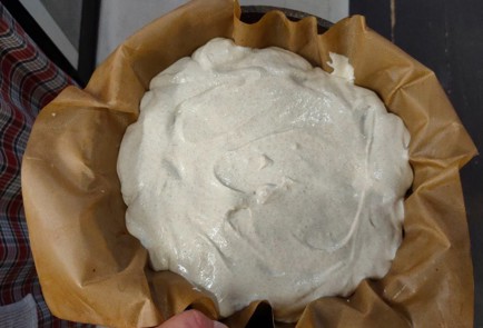 Фото шага рецепта Пирогперевертыш с персиками карамелью и корицей 174243 шаг 16