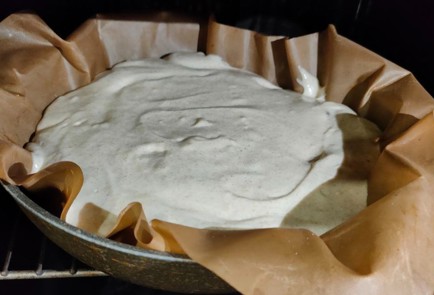 Фото шага рецепта Пирогперевертыш с персиками карамелью и корицей 174243 шаг 17