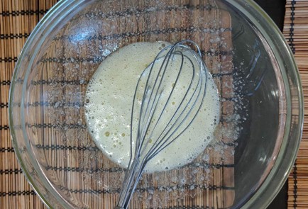 Фото шага рецепта Пирогперевертыш с персиками карамелью и корицей 174243 шаг 4