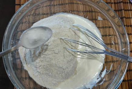 Фото шага рецепта Пирогперевертыш с персиками карамелью и корицей 174243 шаг 6