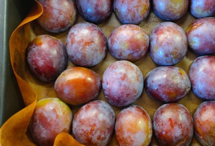 Фото шага рецепта Пирогперевертыш со сливами 190472 шаг 13  