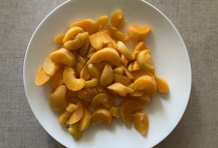 Фото шага рецепта Пирог с абрикосами и персиками 186962 шаг 3  