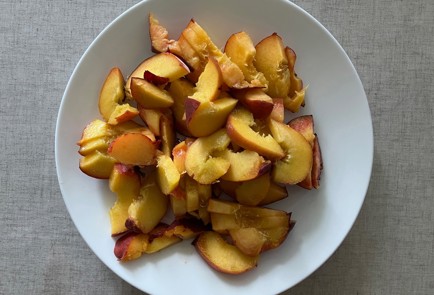 Фото шага рецепта Пирог с абрикосами и персиками 186962 шаг 5  