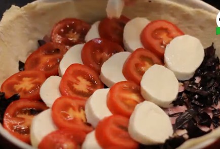 Фото шага рецепта Пирог с беконом и моцареллой 36460 шаг 4  